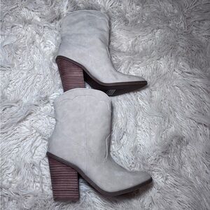 DV Dolce Vita Boots Womens Size 7.5 Beige Nikson Western Ankle Block Heel